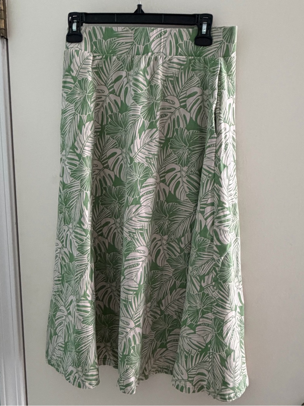 Pact Organic green tropical leaf A-line skirt M with pockets NWOT runs small